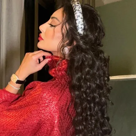 تسريحات شعر كيرلي من النجمات للمناسبات