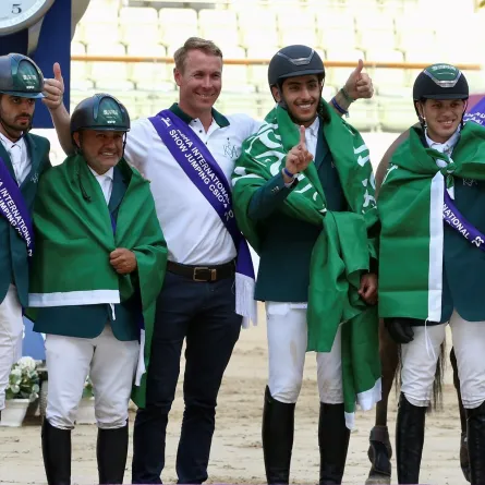 عبدالله الشربتلي وعبدالرحمن الراجحي والمدرب ورمز الدهامي وخالد المبطي