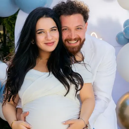 محمود حجازي يكشف عن نوع واسم مولوده الأول من زوجته رنا زروق