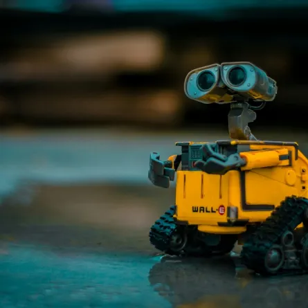 روبوت ينهي حياته بسبب ضغط العمل -  الصورة من unsplash by lenin estrada