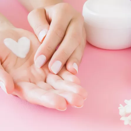 كريم إزالة الجلد الميت من اليدين 