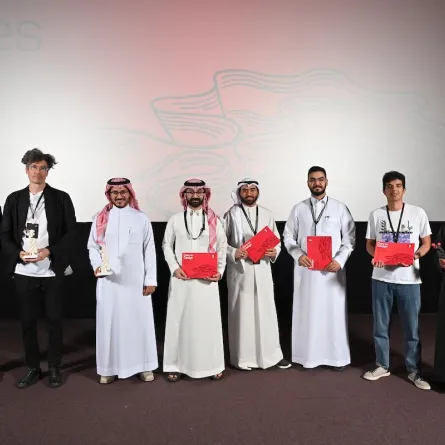 الفائزون في تحدي تصميم الأثاث من اليسار عبد الله البطاط ونواف الغامدي ومحدمد البيابي وأحمد العرقان ونادر المطيري - صور العلاقات العامة 