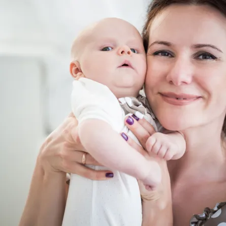 علامات عند الأم والرضيع تدل على كفاية إدرار الحليب