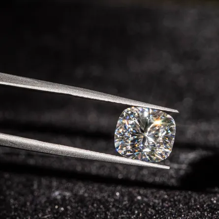 تفسير حلم الألماس في المنام- مصدر الصورة: Adobe Stock by Levon