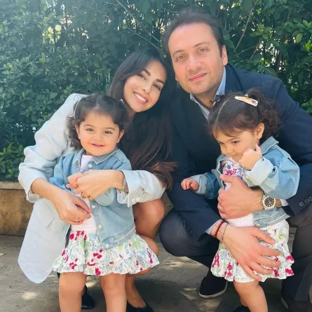 فاليري أبو شقرا وزوجها زياد عمار وتوأمهما تمار وياسمبن- الصورة من حسابها على إنستغرام