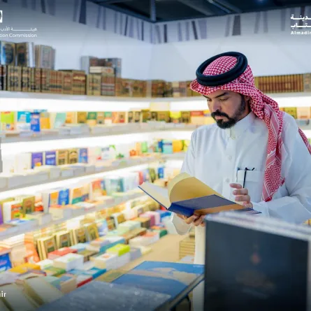 ورشة لكتابة القصص بالذكاء الاصطناعي في معرض المدينة المنورة للكتاب - الصورة من حساب معارض الكتاب في السعودية على إكس
