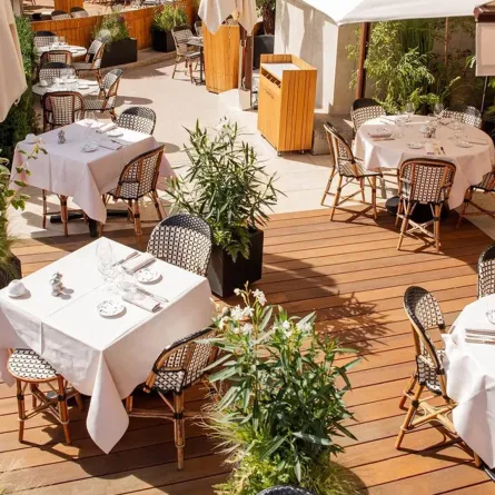 جلسات خارجية في مقهى دي لوم 