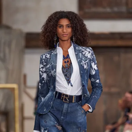 إطلالة من رالف لورين Ralph Lauren - الصورة من Launchmetrics/Spotlight ©