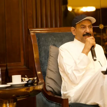 عبادي الجوهرأثناء البروفات -الصورة من المركز الإعلامي لشركة بنش مارك