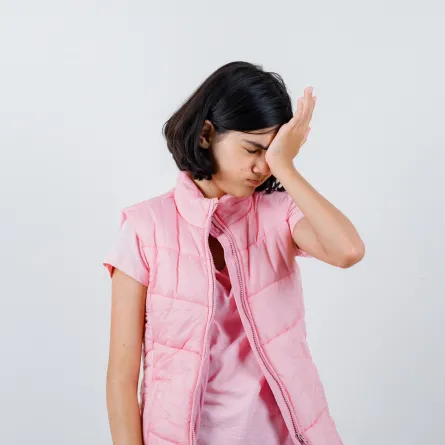 صورة لطفلة تشعر بالدوار