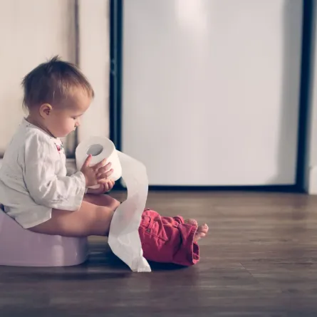 صورة لتعليم الطفل الحمام