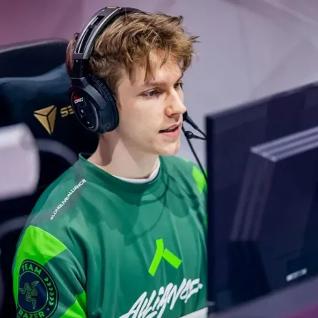 فريق Alliance السويدي يتصدر المجموعة الثانية من بطولة "أبيكس ليجندز"