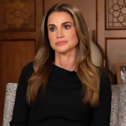 الملكة رانيا في مقابلة حصرية مع شبكة "سي إن إن" من عمان (Queen Rania in an exclusive CNN interview from Amman). مصدر الصورة: QUEEN RANIA'S OFFICE / AFP