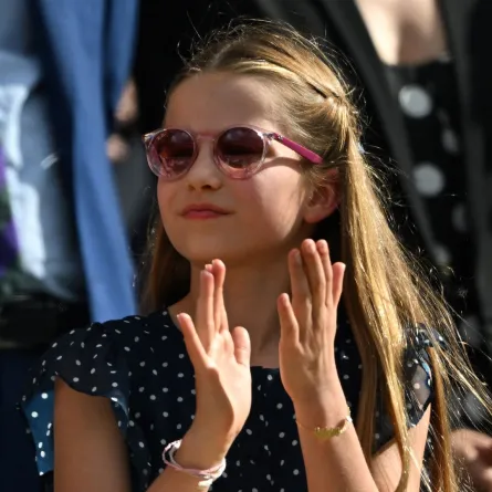 الأميرة تشارلوت في نادي عموم إنجلترا للتنس والكروكيه في ويمبلدون، جنوب غرب لندن (Princess Charlotte at The All England Lawn Tennis and Croquet Club in Wimbledon, southwest London). مصدر الصورة:  ANDREJ ISAKOVIC / AFP