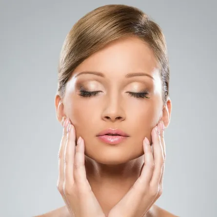 خلطات طبيعية لشد البشرة