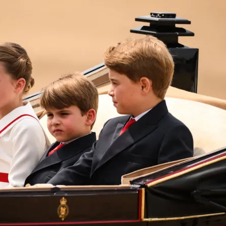 الأمير جورج والأمير لويس والأميرة تشارلوت في لندن (Prince George, Prince Louis and Princess Charlotte in London). مصدر الصورة: Daniel LEAL / AFP