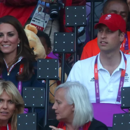 كاثرين (كيت ميدلتون) والأمير ويليام في الإستاد الأوليمبي في لندن، إنجلترا (Catherine and Prince William at Olympic Stadium in London, England). مصدر الصورة: Alexander Hassenstein/Getty Images