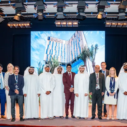 افتتاح أول عيادة متنقلة لمرضى الباركنسون في الإمارات بحضور نخبة من الأطباء المحليين والدوليين المتخصصين. الصورة من wam