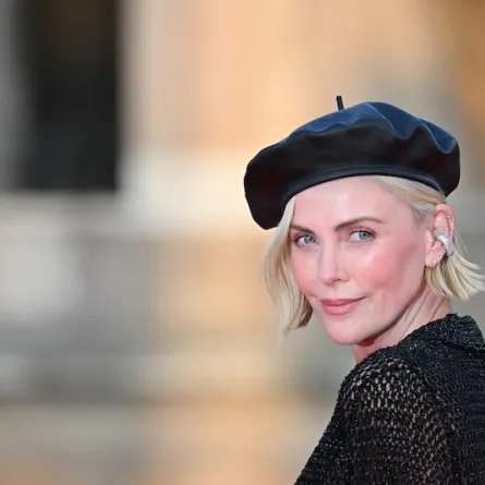 تشارليز ثيرون عاشت طفولة مأساوية- (مصدر الصورة: ALBERTO PIZZOLI AFP)