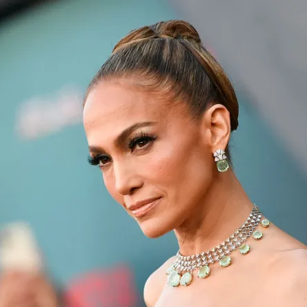 جينيفر لوبيز في المسرح المصري في هوليوود، كاليفورنيا (Jennifer Lopez at the Egyptian Theatre in Hollywood, California). مصدر الصورة: Valerie Macon / AFP