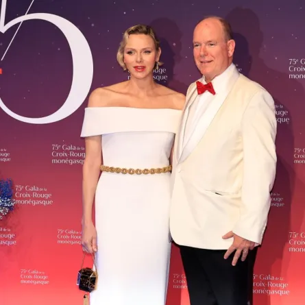 الأمير ألبرت الثاني والأميرة شارلين في موناكو (Prince Albert II and Princess Charlene in Monaco). مصدر الصورة: Valery HACHE / AFP