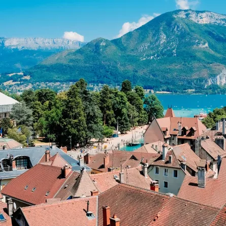 آنسي كما تبدو خلال النهار