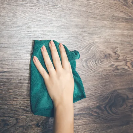 العناية بالخشب