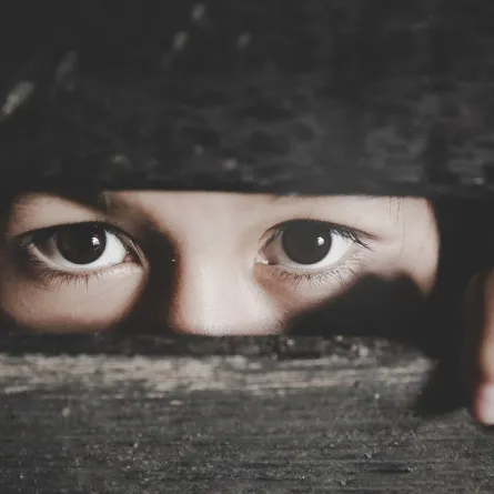 صورة لطفل خائف