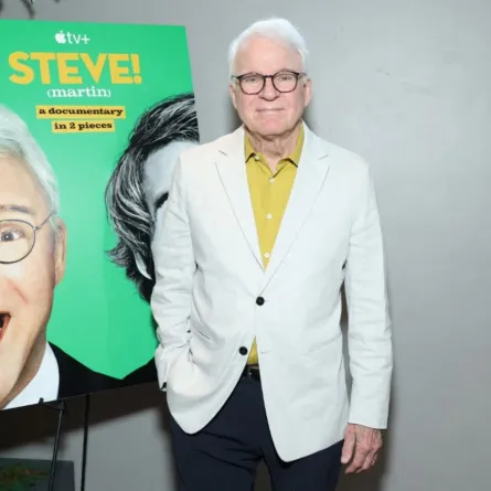 ستيف مارتن يحضر"‎ "STEVE!(martin) a documentary in 2 ‎piece ‎في لوس أنجلوس ‏ ‎(Steve Martin attends "STEVE!(martin) a documentary in 2 ‎pieces" in the Los Angeles)‎- مصدر الصورة: ‏ (‏Photo by Monica Schipper / GETTY IMAGES NORTH AMERICA / Getty Images via AFP‏)‏