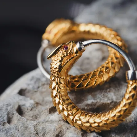 قرط من الذهب