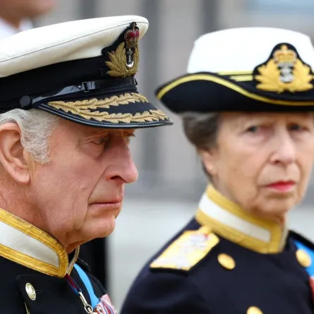 الملك تشارلز والأميرة آن King Charles and Princess Anne في جنازة الملكة إليزابيث (مصدر الصورة:  HANNAH MCKAY / POOL / AFP)