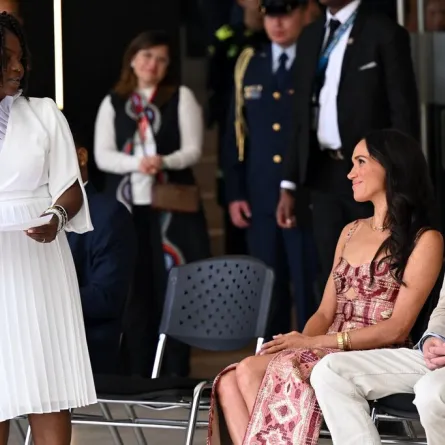ميغان ماركل والأمير هاري برفقة نائبة الرئيس فرانسيا ماركيز vice-President Francia Marquez next to Prince Harry and Meghan Markle في كولومبيا (مصدر الصورة: RAUL ARBOLEDA / AFP)