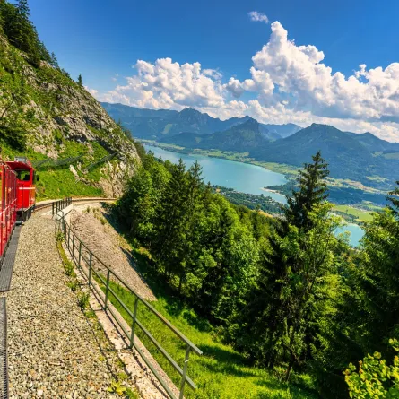 قطار يجول في النمسا