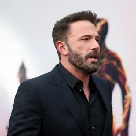 بن أفليك في فندق أوفيشن هوليوود في هوليوود، كاليفورنيا (Ben Affleck at Ovation Hollywood in Hollywood, California). مصدر الصورة: Phillip Faraone/Getty Images/AFP