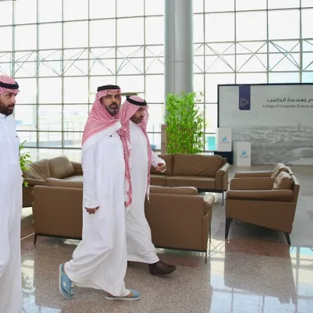 جامعة جدة تقر الزي الوطني السعودي رسميا للطلاب والطالبات - الصورة من حساب جامعة جدة على إكس