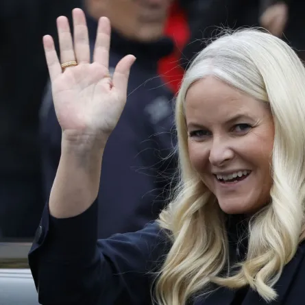الأميرة ميت ماريت ولي العهد النرويجي في النصب التذكاري لجدار برلين (Crown Princess Mette-Marit of Norway at the Berlin Wall Memorial). مصدر الصورة: Odd ANDERSEN / AFP