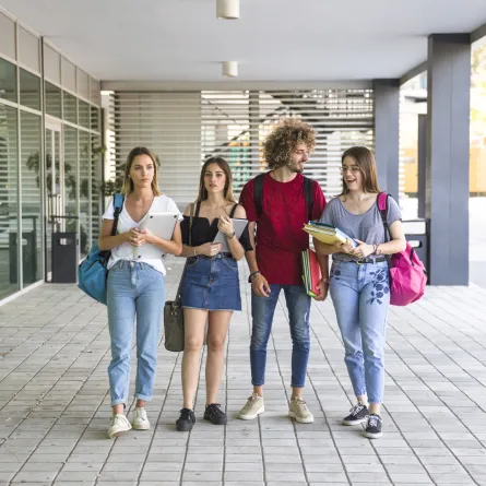 تنظيم الوقت من أهم الأساليب التي تُساعد على تخفيف التوتر  Image by- freepik