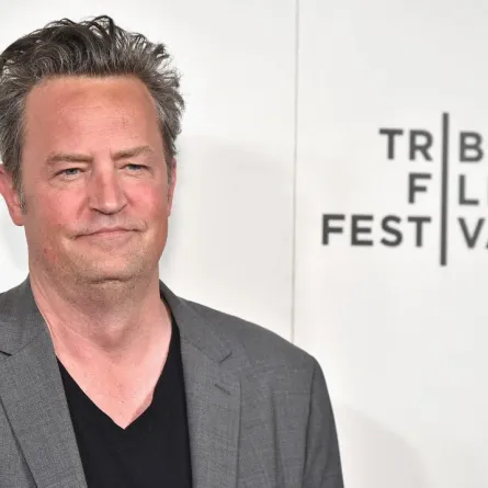 ماثيو بيري Matthew Perry في عرض "The Circle" عام 2017 (مصدر الصورة: Theo Wargo / GETTY IMAGES NORTH AMERICA / Getty Images via AFP)