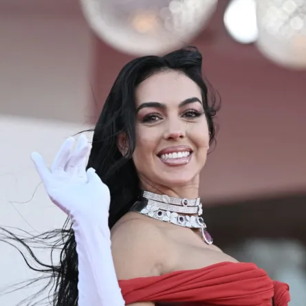 جورجينا رودريغيز في مهرجان البندقية السينمائي الثمانين في فينيسيا (Georgina Rodriguez at the 80th Venice Film Festival at Venice Lido). مصدر الصورة: Tiziana FABI / AFP