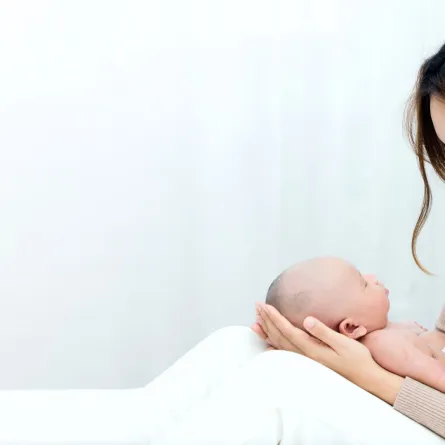 صورة لأم مع رضيعها