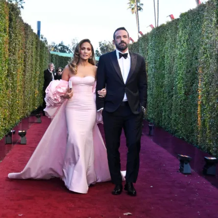 جينيفر لوبيز وبن أفليك في حفل غولدن غلوب الأخير (مصدر الصورة Earl Gibson III/Golden Globes 2024/Golden Globes 2024 via Getty Images)