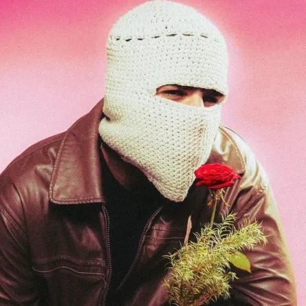 المطرب تووليت - الصورة من حسابه على إنستغرام