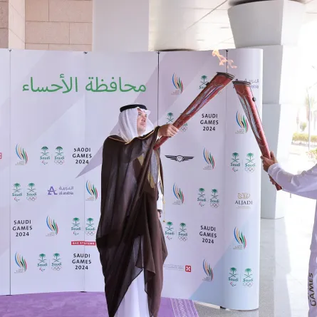 محافظ الأحساء يتسلَّم شعلة دورة الألعاب السعودية 2024