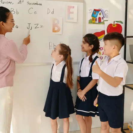 صورة طلاب في الفصل