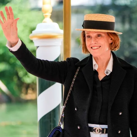 سيغورني ويفر في فينيسيا، إيطاليا (Sigourney Weaver in Venice, Italy). مصدر الصورة: MEGA/GC Images