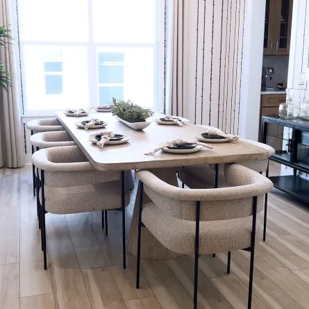 غرفة طعام حديثة الطراز