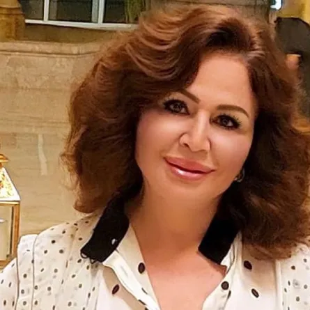 برفقه ليلى علوي وبوسي شلبي وعبير صبري: لقطات من إجازة إلهام شاهين في الساحل الشمالي