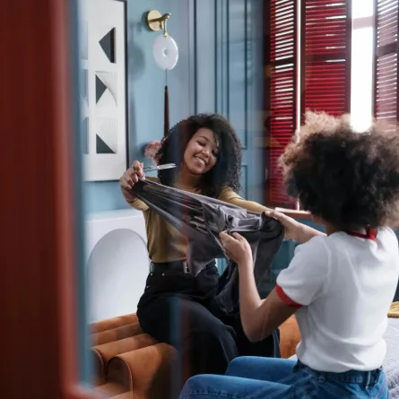 تفسير حلم تمزيق الملابس في المنام