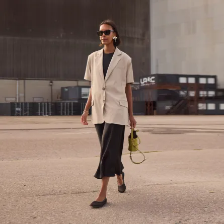 آخرها باليرينا من الشباك.. كيف تنسقين هذه الأحذية في الصيف؟- الصورة من Launchmetrics/Spotlight ©