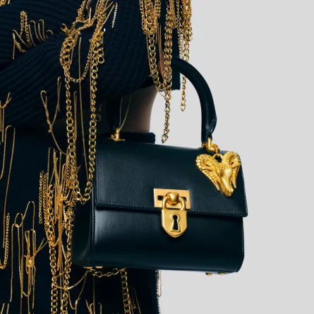 حقيبة من سكياباريللي Schiaparelli- الصورة من العلاقات العامة للدار